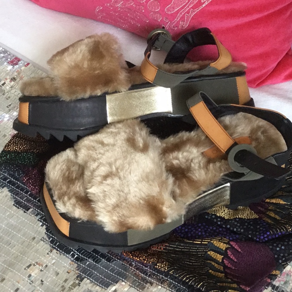 Faux Fur Platform Sandals - Tan/Gold Accent